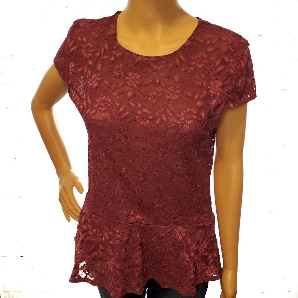 🎀3/$25 Moda International plum lace peplum waist